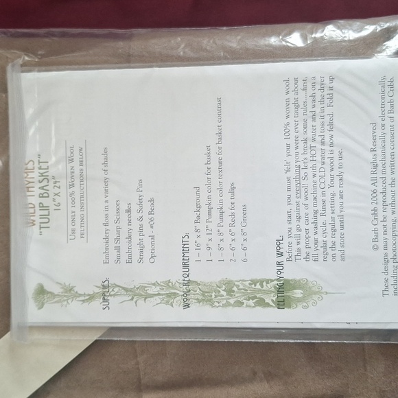 Wild Thymes Pattern Co Original Wool Heirloom Creation "Tulip Basket" 16"×24" - Picture 3 of 8